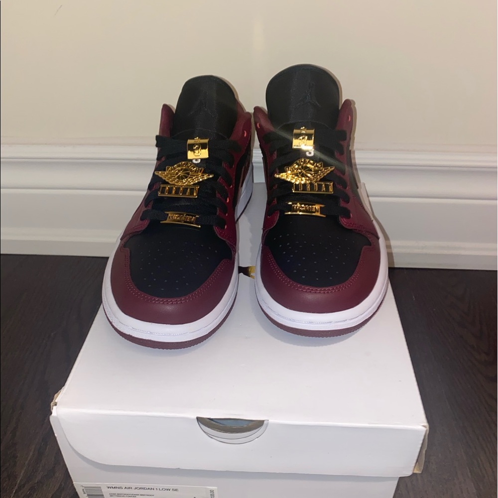 Wmns Air Jordan 1 Low SE 'Dark Beetroot'